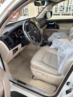 تۆیۆتا لاند کروزەر